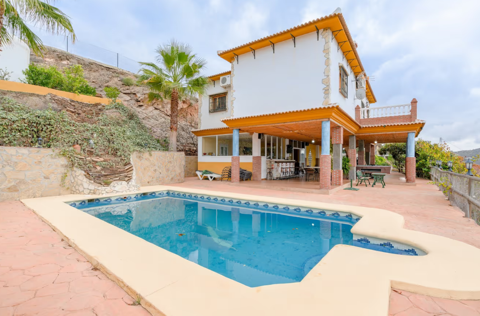 Casa rural CORTIJO LA ENCINA en CORUMBELA, MALAGA - AloRústico