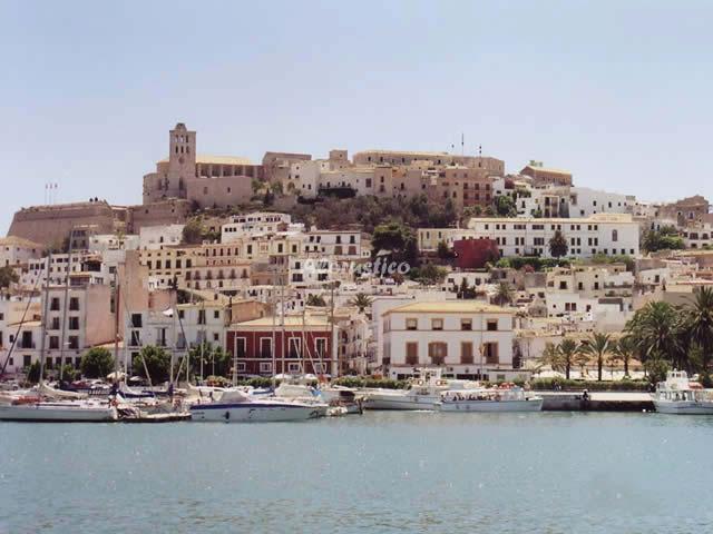 Casa rural HUERTO DE LAS ADELFAS en SANTA EULALIA DEL RIO, ISLAS_BALEARES - AloRústico