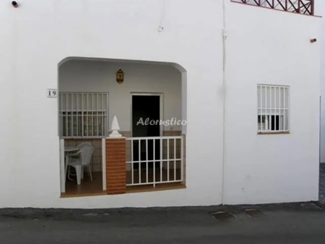 Alojamiento turístico CASA TIERRA en EL POZO DE LOS FRAILES · ALMERÍA