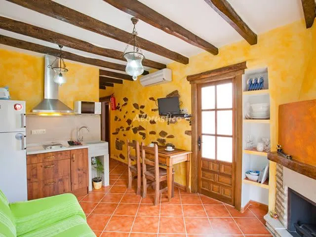 Alojamiento turístico CASA AL REVÉS en LAROYA · ALMERÍA
