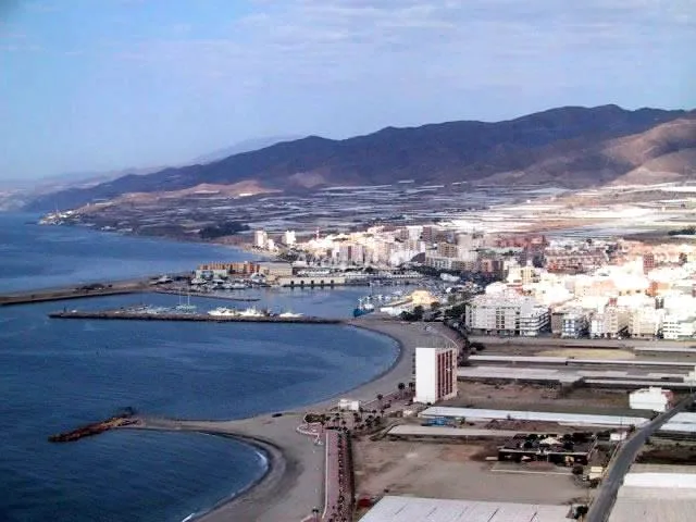 Alojamiento turístico PISO TO?I en ADRA · ALMERÍA