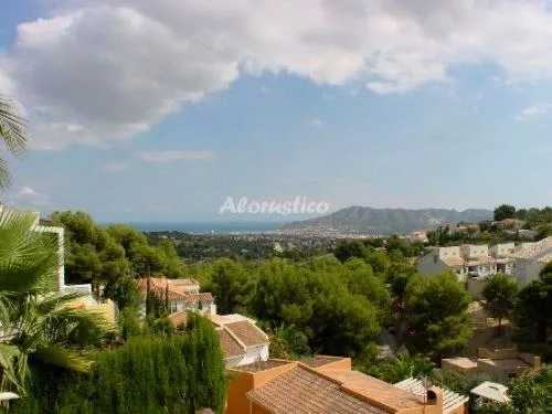 Alojamiento turístico CHALET LA NUCIA en LA NUCIA · ALICANTE