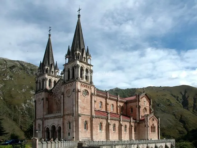 CASA CEREZAL en CANGAS DE ONÍS — miniatura 15