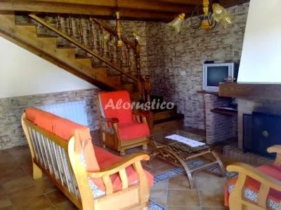 ADELA EL TUXU en CANGAS DE ONÍS — miniatura 14