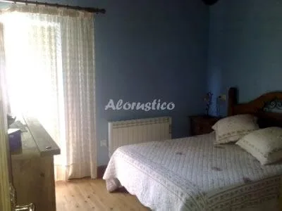 ADELA EL TUXU en CANGAS DE ONÍS — miniatura 15