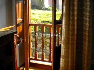 ADELA EL TUXU en CANGAS DE ONÍS — miniatura 17