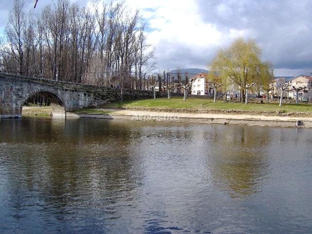 Alojamiento turístico CASA RURAL LOS 2 YUGOS en NAVALUENGA, ÁVILA