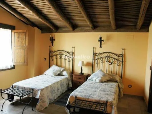 CASA RURAL LAS FÁBULAS en PEDRO BERNARDO — miniatura 6