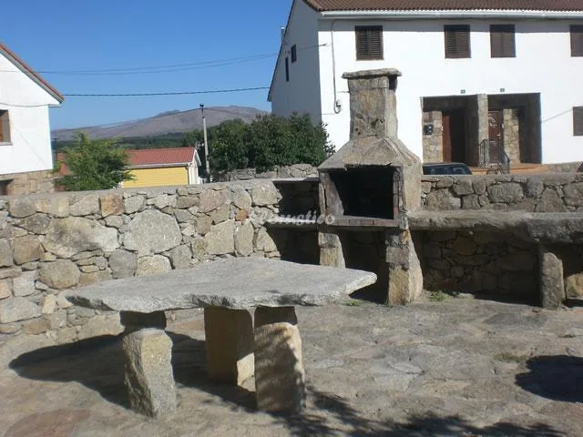 CASA RURAL LA CURVA en NAVARREDONDA DE GREDOS — miniatura 11