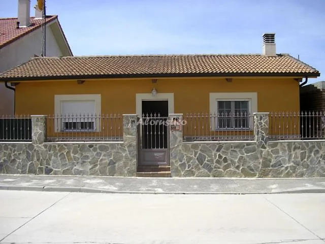 Alojamiento turístico LA CASITA DE LA MORAÑA en LAS BERLANAS · ÁVILA