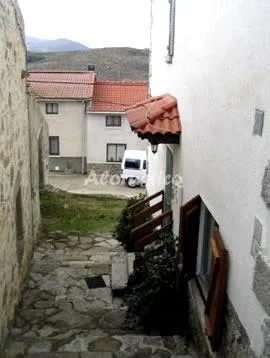 LOS NAVAZUELOS en HOYOS DEL ESPINO — foto 2