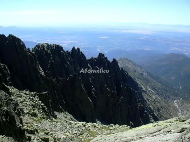 LOS NAVAZUELOS en HOYOS DEL ESPINO — miniatura 5