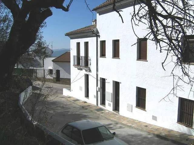 ALOJAMIENTO LOS ALMENDROS 1 en BENAOCAZ — miniatura 7