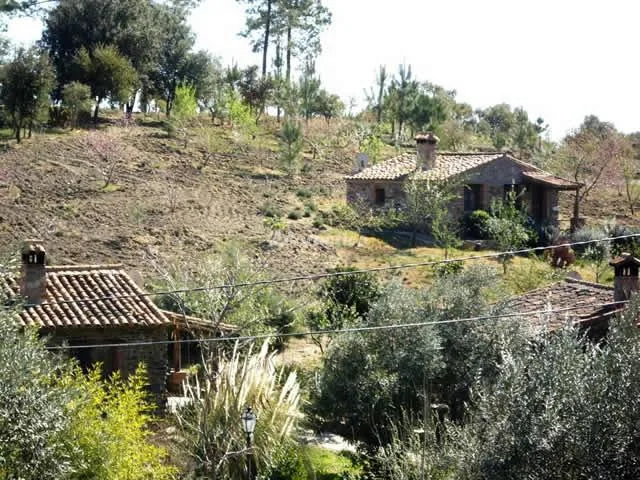 Alojamiento turístico EL JINIEBRO-LA SIERRA en VALENCIA DE ALCÁNTARA · CÁCERES