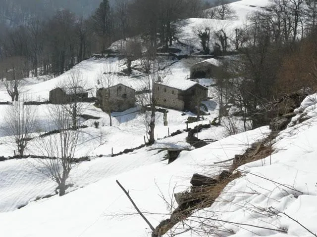 LA CABAÑA PASIEGA en CAMPILLO-SELAYA — miniatura 12