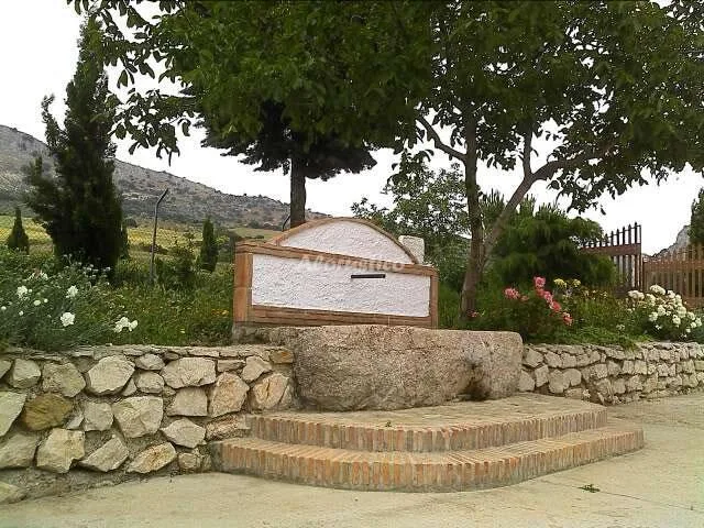 Alojamiento turístico CORTIJO VENTA ALAZORES-CASA PEQUEÑA en LOJA · GRANADA