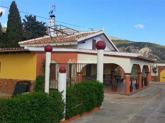 CASA LAUREL Y ROMERO en NIGUELAS — miniatura 9