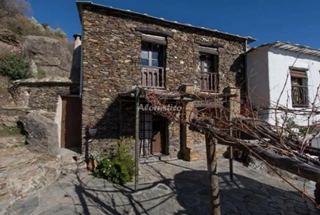 CASA DE LA ROCA en PITRES — foto 1 de 25