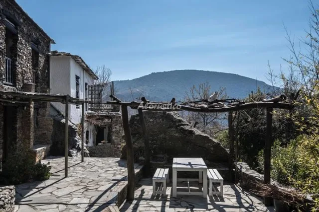 CASA DE LA ROCA en PITRES — miniatura 17