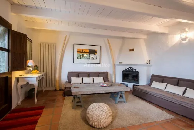 CASA DE LA ROCA en PITRES — foto 2