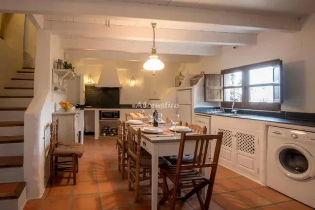 CASA DE LA ROCA en PITRES — miniatura 10