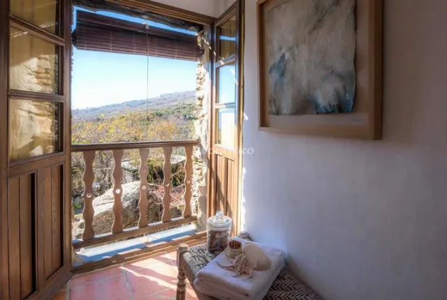 CASA DE LA ROCA en PITRES — miniatura 12