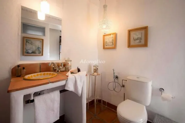 CASA DE LA ROCA en PITRES — miniatura 13