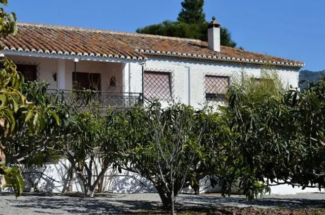 Alojamiento turístico CORTIJO ARAUCARIA en MOTRIL · GRANADA