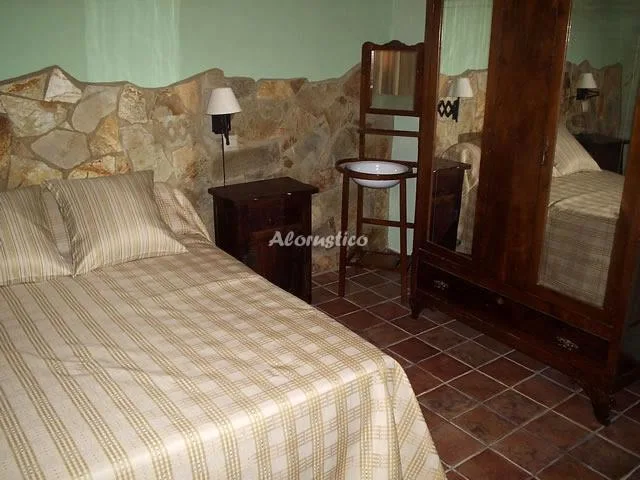FONDA DEL CASTILLO en CUMBRES DE SAN BARTOLOME — miniatura 14