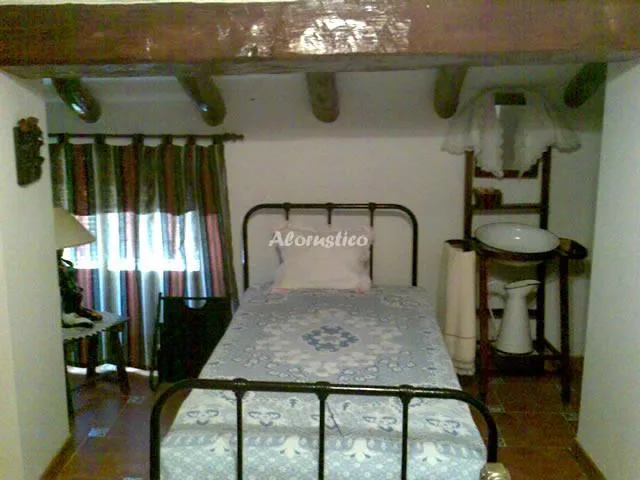 CASA LOS CLAVELES ROJOS en HINOJARES — miniatura 4