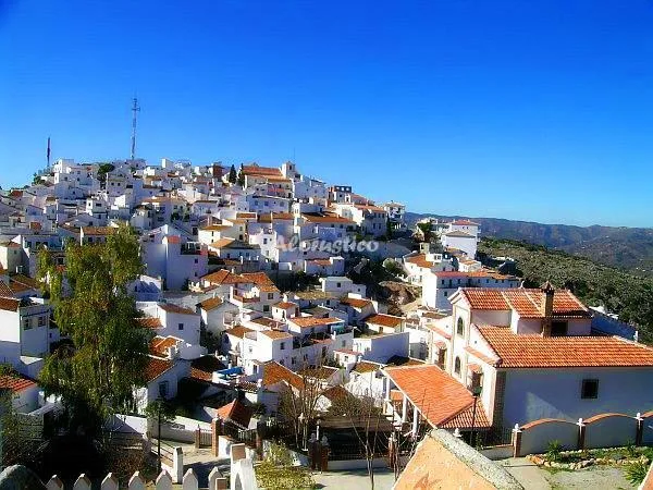 Alojamiento turístico EL PATIO DE LA CALLE DE LA IGLESIA en COMARES · MÁLAGA