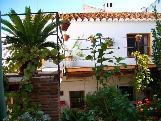 EL PATIO DE LA CALLE DE LA IGLESIA en COMARES — foto 2