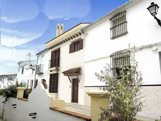 Alojamiento turístico CASITAS DE CAÑOSANTO--ALGARROBO en CAÑETE LA REAL · MÁLAGA