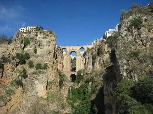 Alojamiento turístico LA VEGUILLA en CUEVAS DEL BECERRO · MÁLAGA