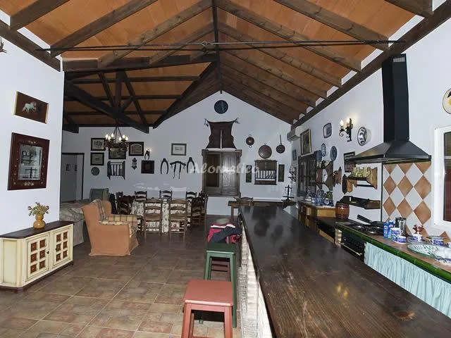 Alojamiento turístico CASA ISLA DEL GENIL en CUEVAS BAJAS · MÁLAGA