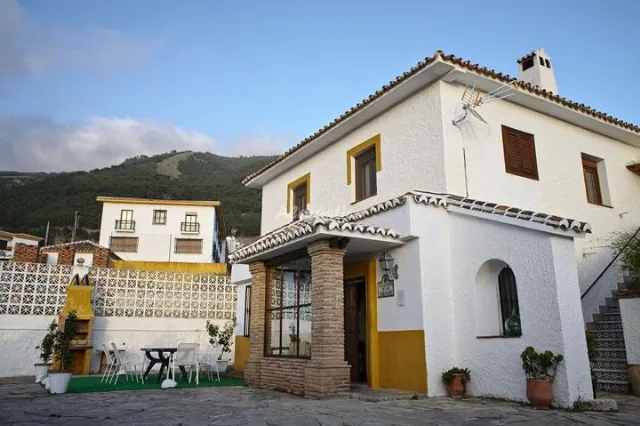 Alojamiento turístico CONJUNTO AL ANDALUS - CASA PATIO LOS NARANJOS en ALCAUCÍN · MÁLAGA