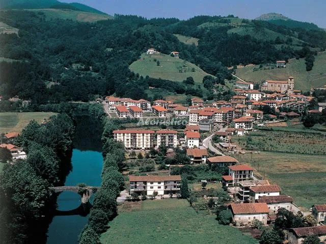 Alojamiento turístico ATOR ETXEA- EGUZKI en BERA · NAVARRA