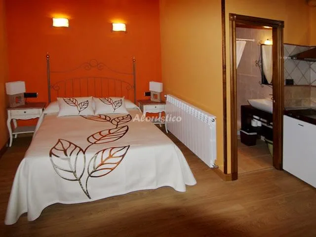 CASA DE LA VILLA - HABITACION NARANJA en FUENTEPINILLA — foto 2
